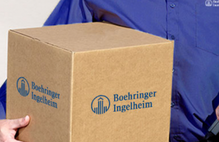 Person holding Boehringer Ingelheim box